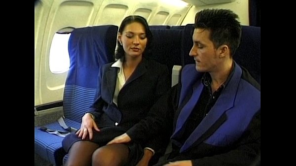 Стюардессу ебут в жопу в самолёте порно видео