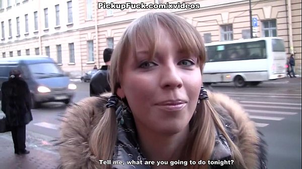 Знакомство с пикапером на улице Анна Полина продолжила во время секса в подъезде